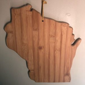 Never used Wisconsin shaped wood cutting board
